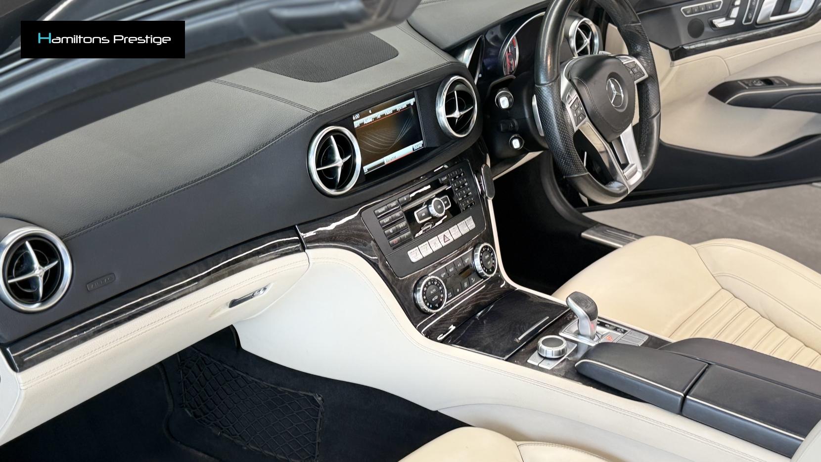 Mercedes-Benz SL 3.0 SL400 AMG Sport Convertible 2dr Petrol G-Tronic Euro 6 (s/s) (333 ps)