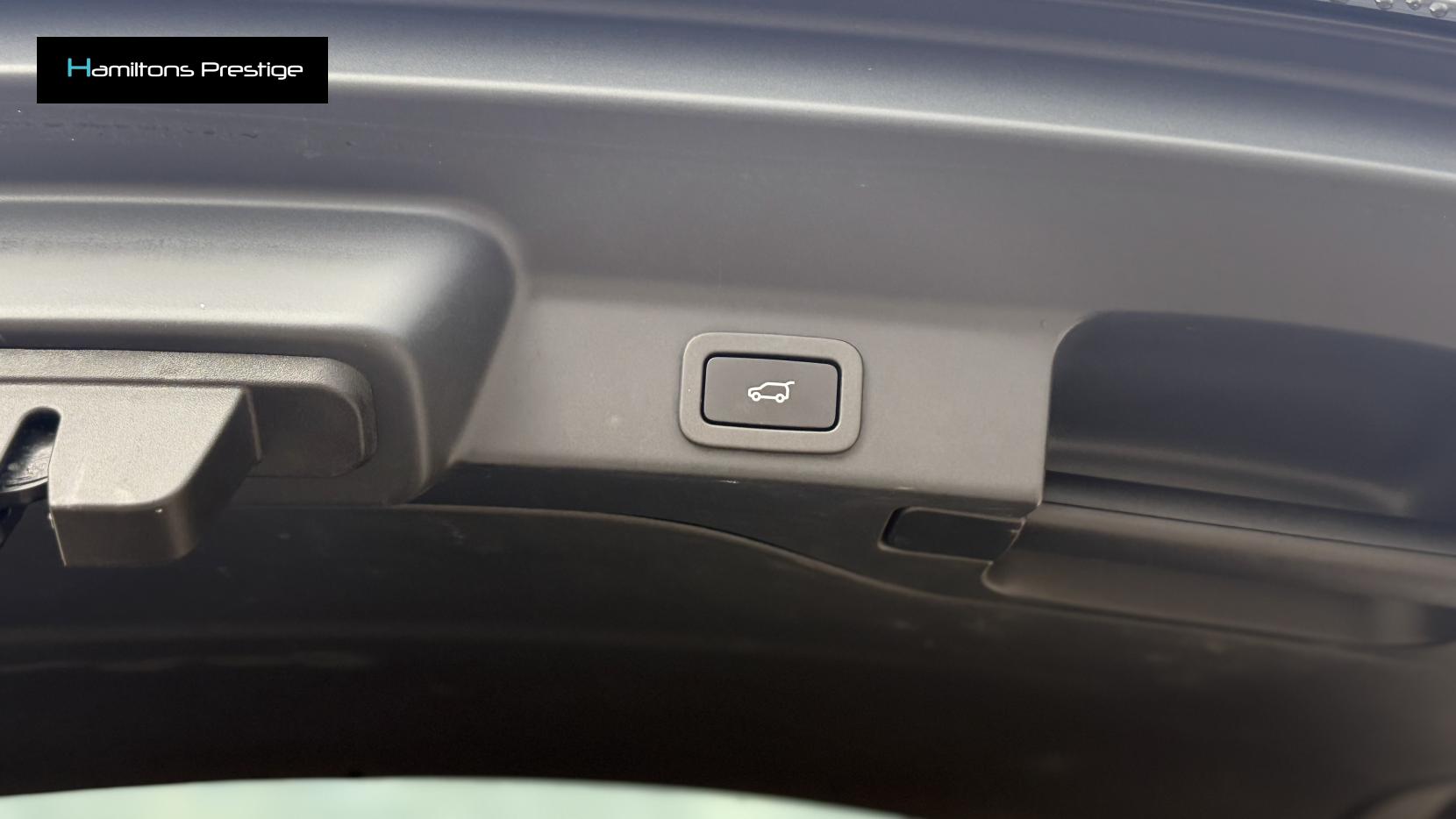 Jaguar F-PACE 2.0 P300 300 Sport SUV 5dr Petrol Auto AWD Euro 6 (s/s) (300 ps)