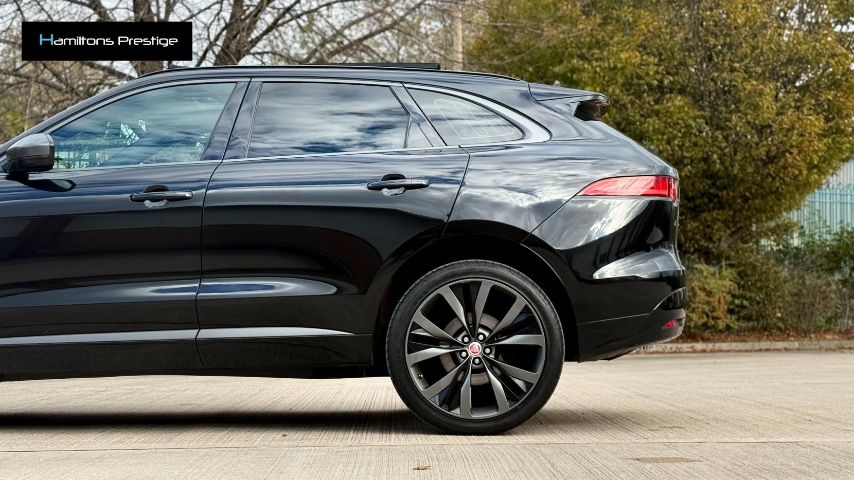 Jaguar F-PACE 2.0 P300 300 Sport SUV 5dr Petrol Auto AWD Euro 6 (s/s) (300 ps)