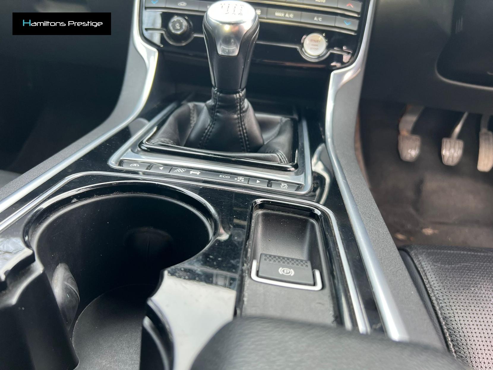 Jaguar XE 2.0d R-Sport Saloon 4dr Diesel Manual Euro 6 (s/s) (180 ps)