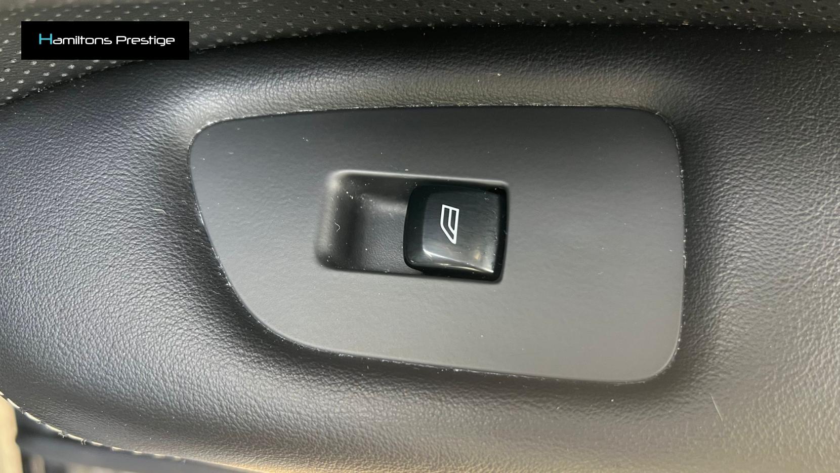 Volvo XC90 2.0h T8 Twin Engine 10.4kWh R-Design Pro SUV 5dr Petrol Plug-in Hybrid Auto 4WD Euro 6 (s/s) (407 ps)