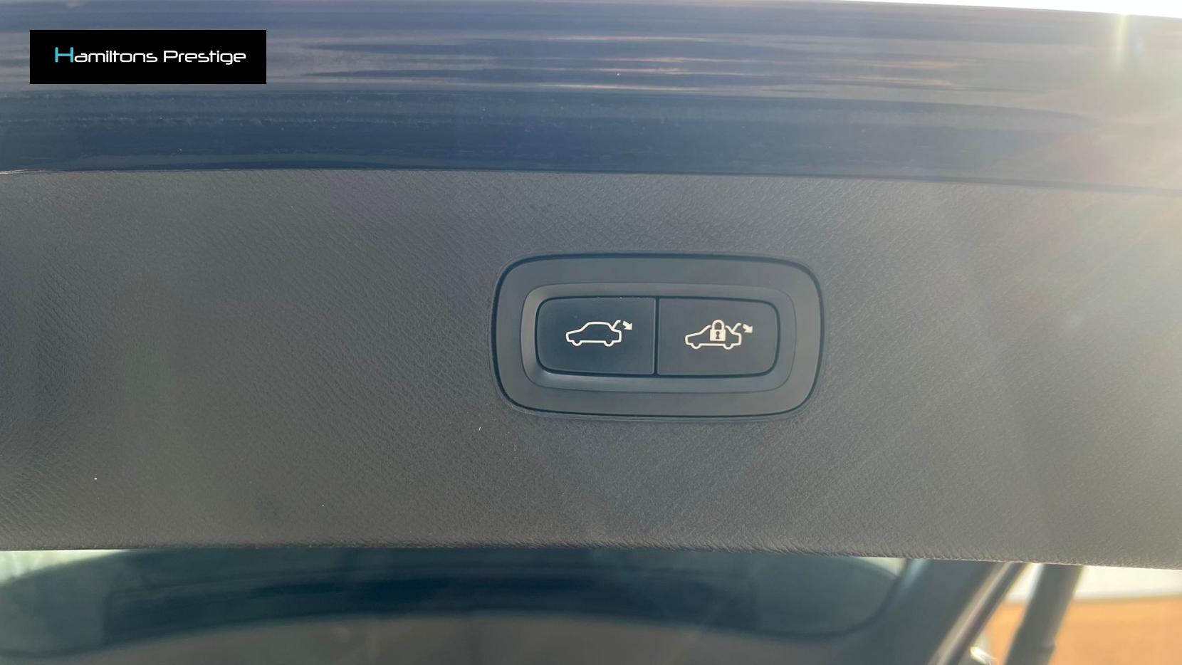 Volvo XC90 2.0h T8 Twin Engine 10.4kWh R-Design Pro SUV 5dr Petrol Plug-in Hybrid Auto 4WD Euro 6 (s/s) (407 ps)