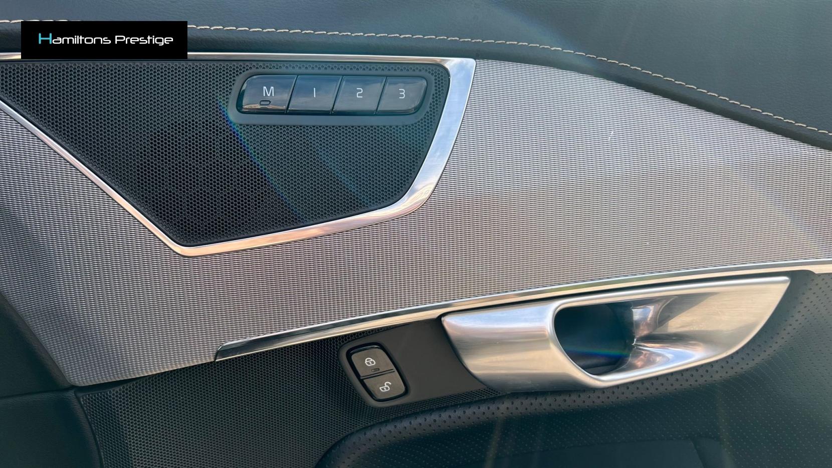 Volvo XC90 2.0h T8 Twin Engine 10.4kWh R-Design Pro SUV 5dr Petrol Plug-in Hybrid Auto 4WD Euro 6 (s/s) (407 ps)