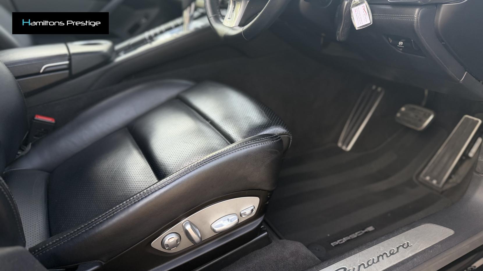 Porsche Panamera 3.0D V6 Hatchback 5dr Diesel TiptronicS Euro 5 (s/s) (300 ps)