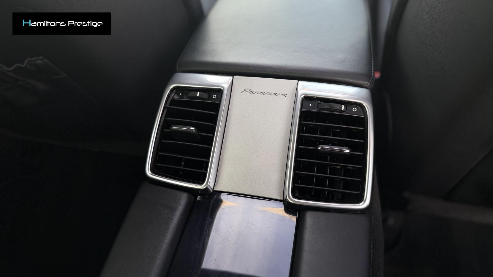 Porsche Panamera 3.0D V6 Hatchback 5dr Diesel TiptronicS Euro 5 (s/s) (300 ps)