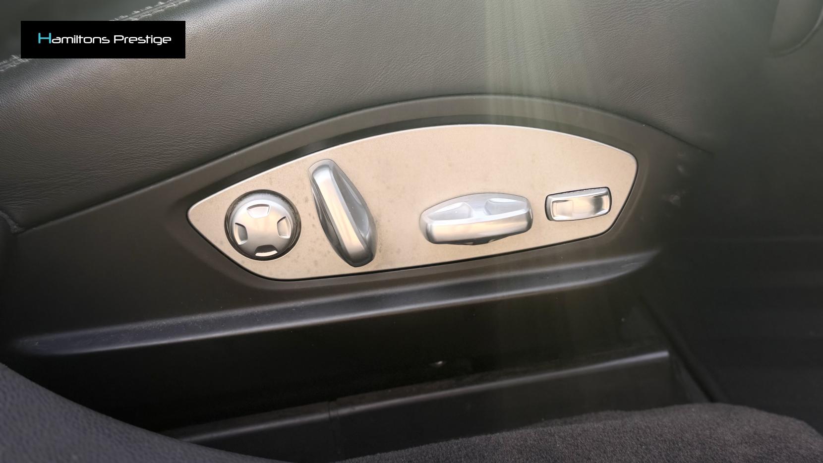 Porsche Panamera 3.0D V6 Hatchback 5dr Diesel TiptronicS Euro 5 (s/s) (300 ps)