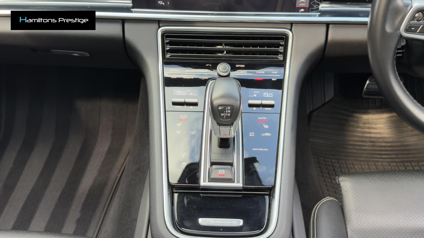 Porsche Panamera 2.9 V6 E-Hybrid 14kWh 4 10 Years Edition Saloon 5dr Petrol Plug-in Hybrid PDK 4WD Euro 6 (s/s) (462 ps)