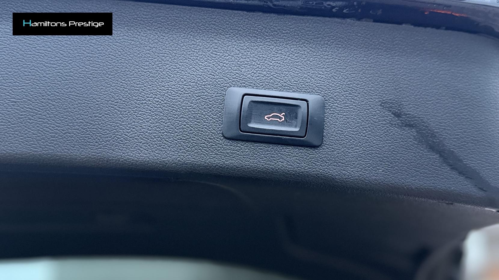 Audi RS4 Avant 4.2 FSI V8 Estate 5dr Petrol S Tronic quattro Euro 5 (450 ps)