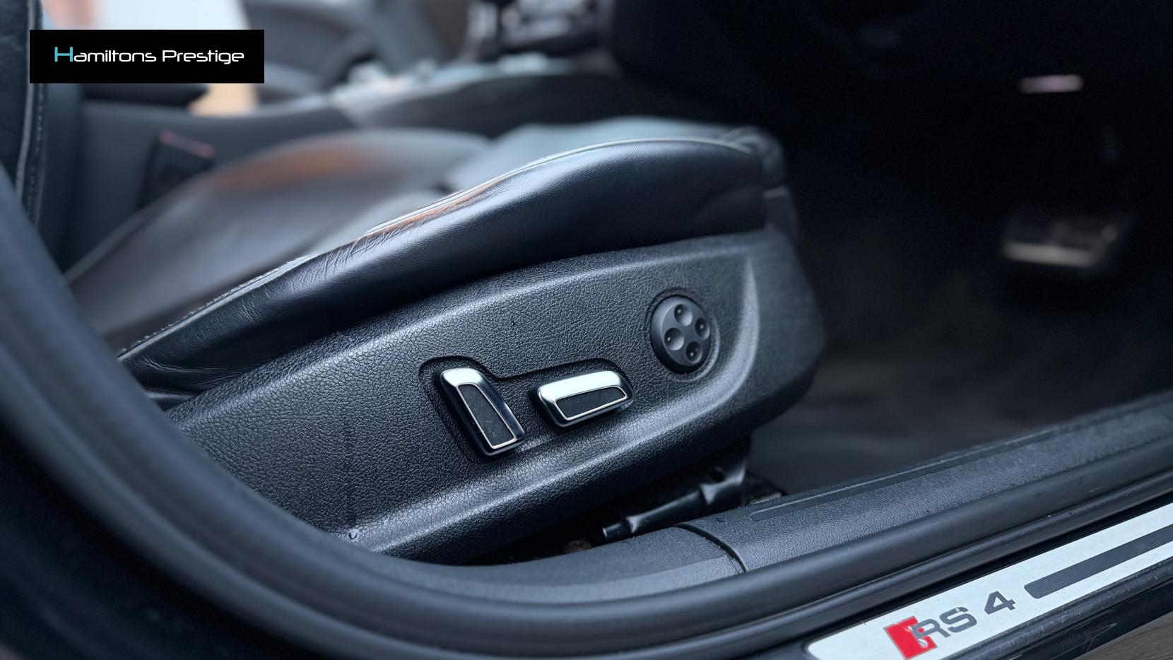 Audi RS4 Avant 4.2 FSI V8 Estate 5dr Petrol S Tronic quattro Euro 5 (450 ps)