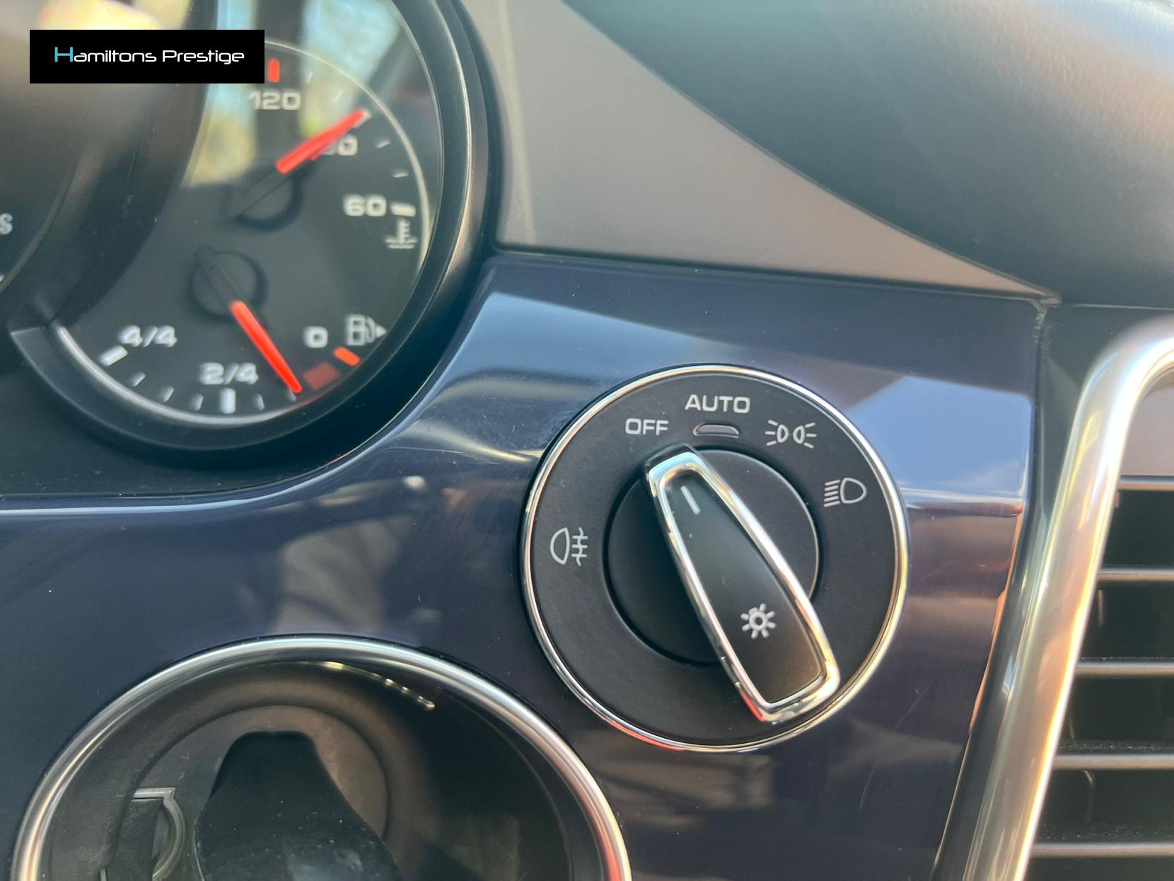 Porsche Panamera 3.0D V6 Hatchback 5dr Diesel TiptronicS Euro 5 (s/s) (300 ps)