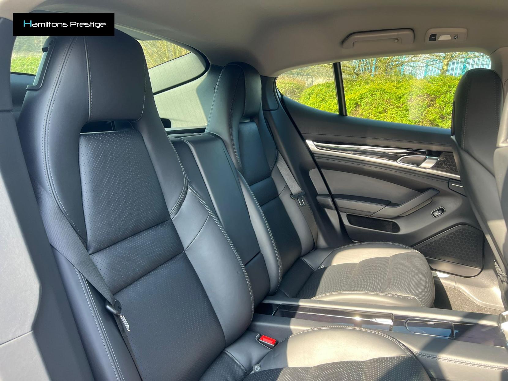 Porsche Panamera 3.0D V6 Hatchback 5dr Diesel TiptronicS Euro 5 (s/s) (300 ps)